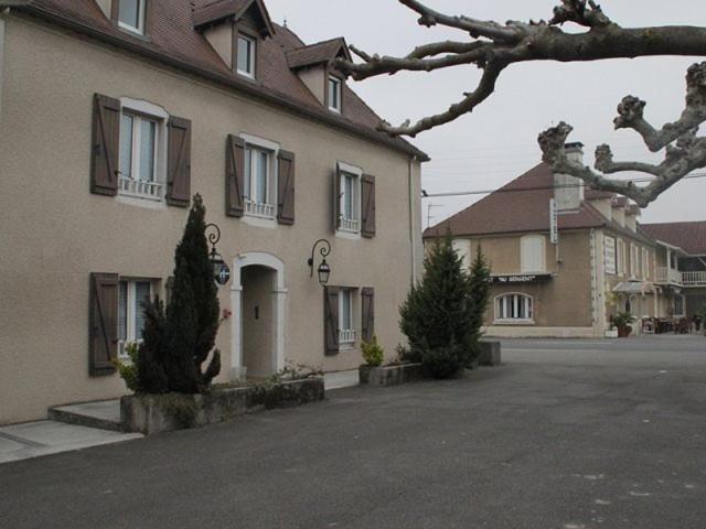 Hotel Peret Denguin Exteriér fotografie